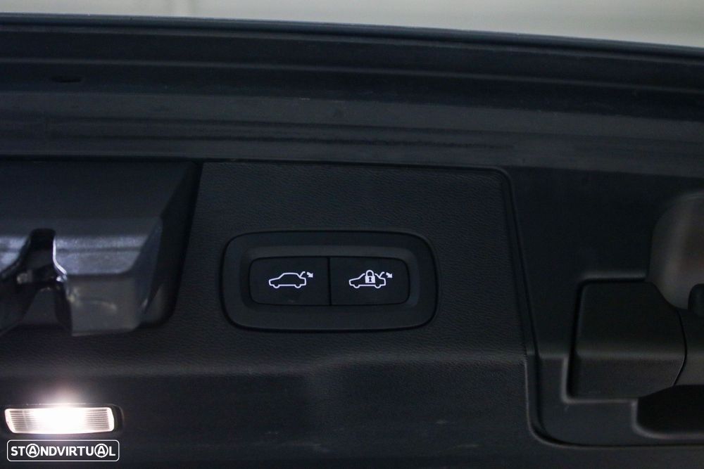 Volvo XC 60 2.0 T6 PHEV Plus Dark AWD - 42