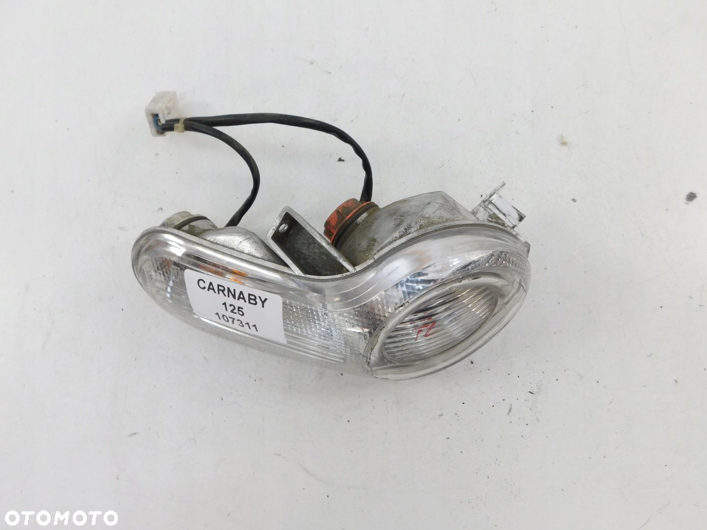 PIAGGIO CARNABY 125 LAMPA TYŁ LEWA - 1