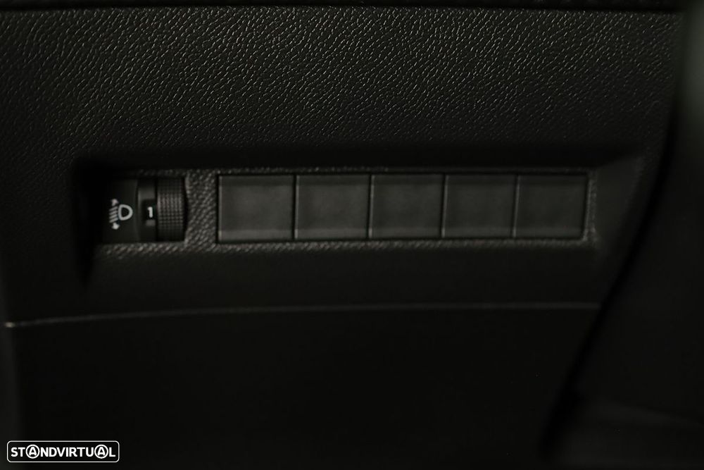 Peugeot 2008 1.2 PureTech Allure EAT8 - 20