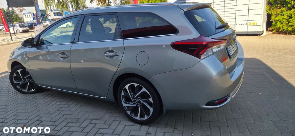 Toyota Auris 1.6 D-4D Design Edition - 10