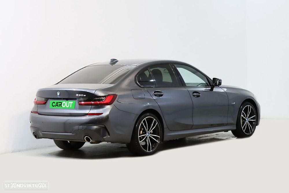 BMW 330 e Pack Desportivo M Auto - 2