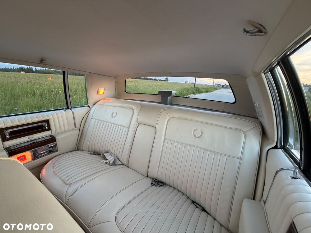 Cadillac Brougham - 23