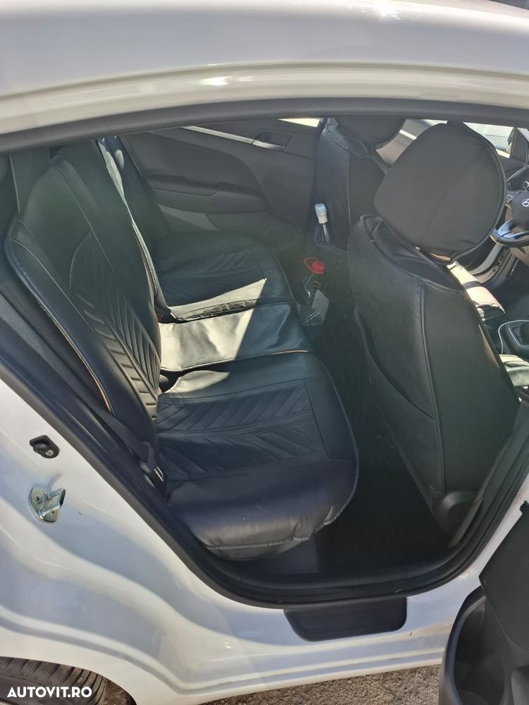 Hyundai Elantra 1.6 MPi Exclusive - 19