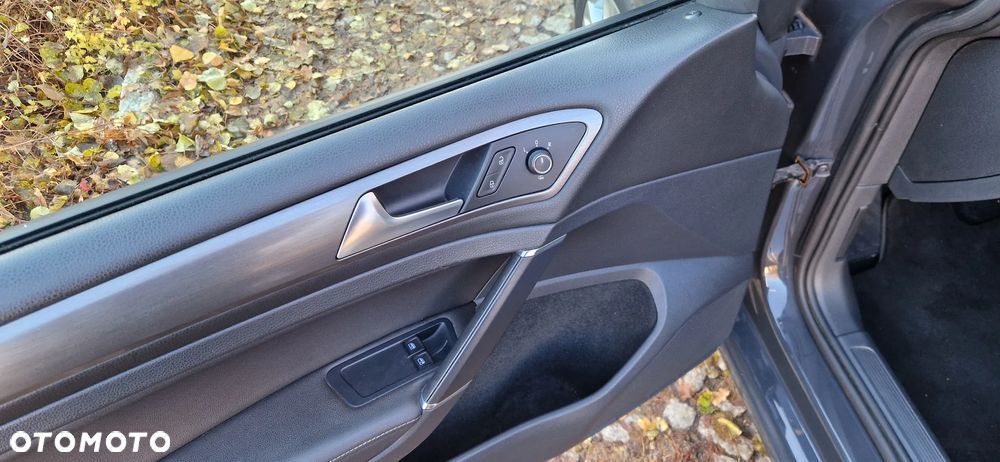 Volkswagen Golf - 37