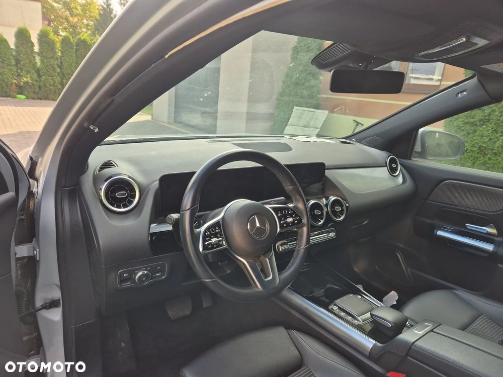 Mercedes-Benz GLA - 8