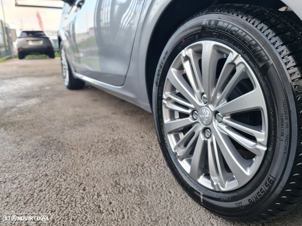 Peugeot 208 1.2 PureTech Signature - 11