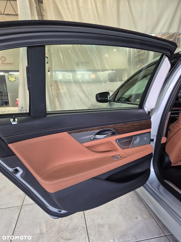 BMW Seria 7 750i xDrive - 9