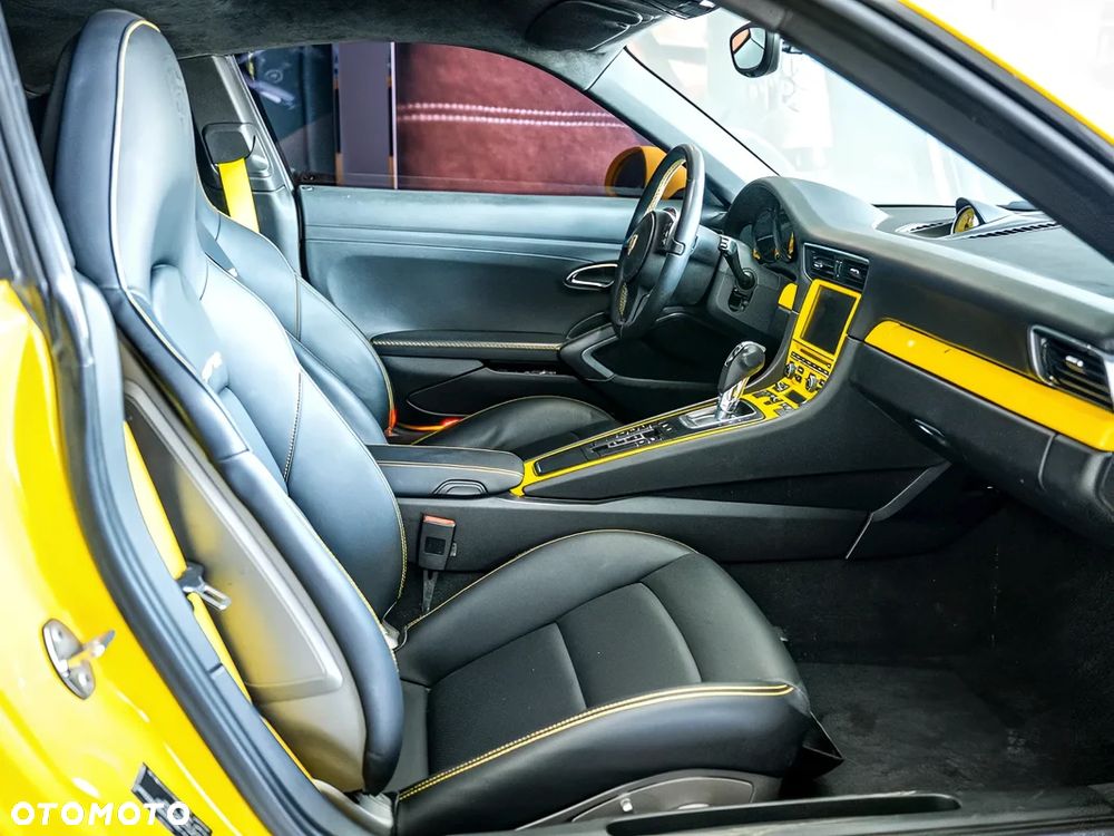 Porsche 911 Carrera 4 PDK - 9