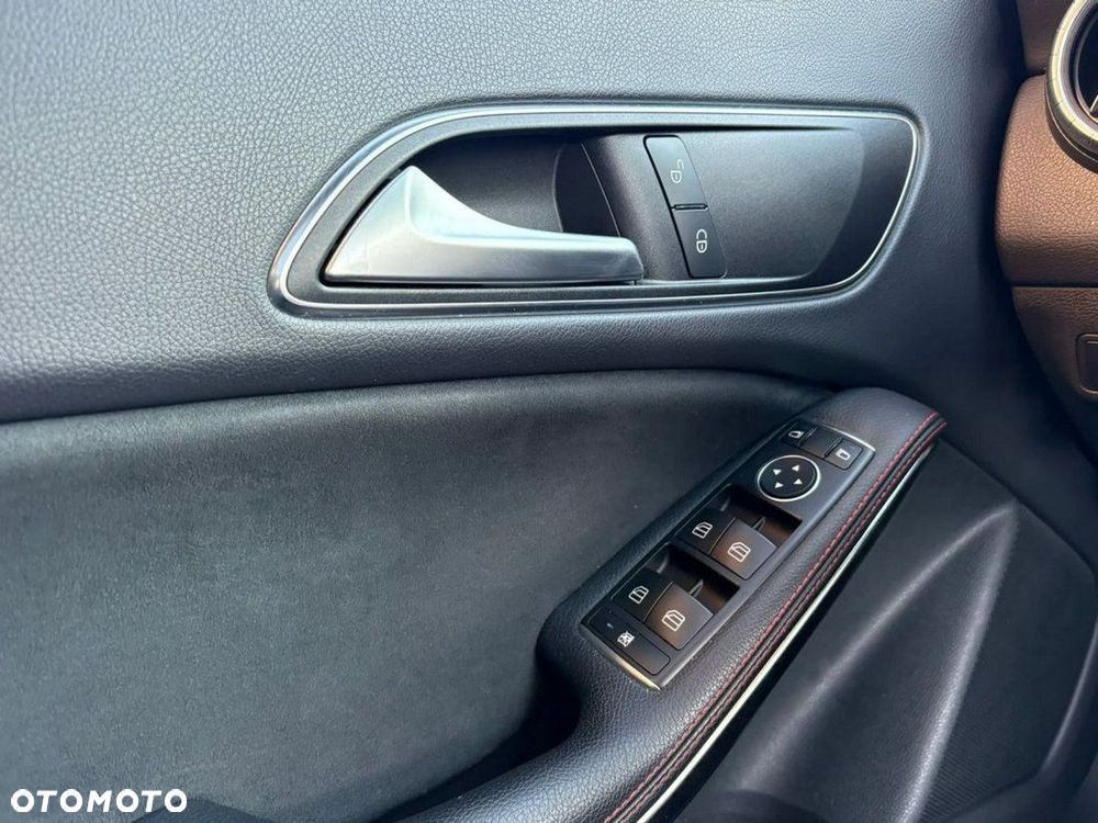 Mercedes-Benz CLA 200 7G-DCT AMG Line - 16