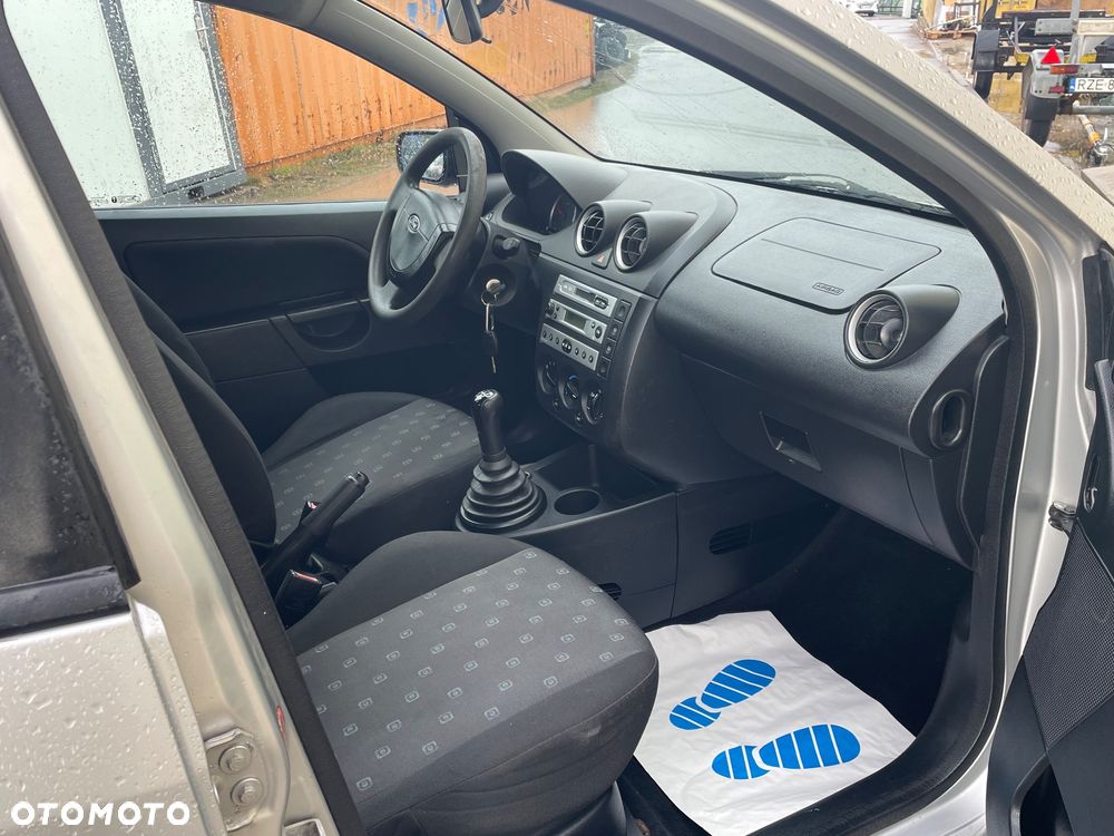 Ford Fiesta - 10