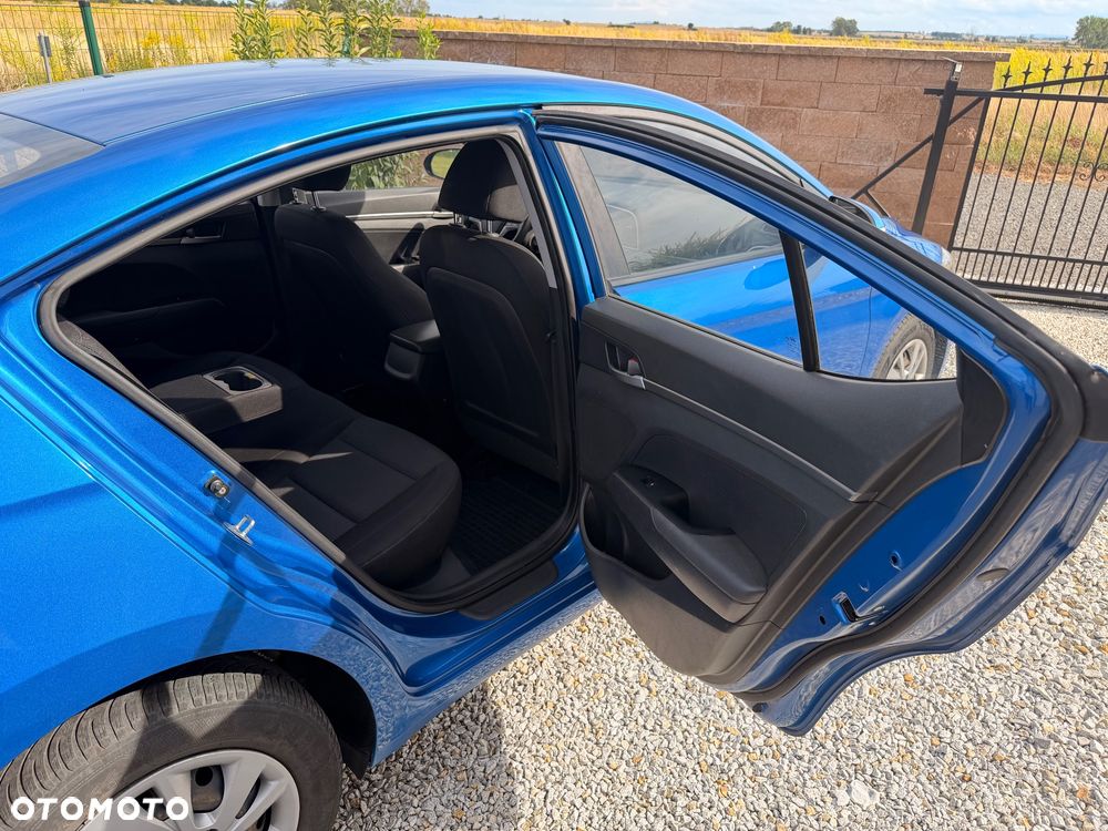 Hyundai Elantra 1.6 CRDi Comfort - 16