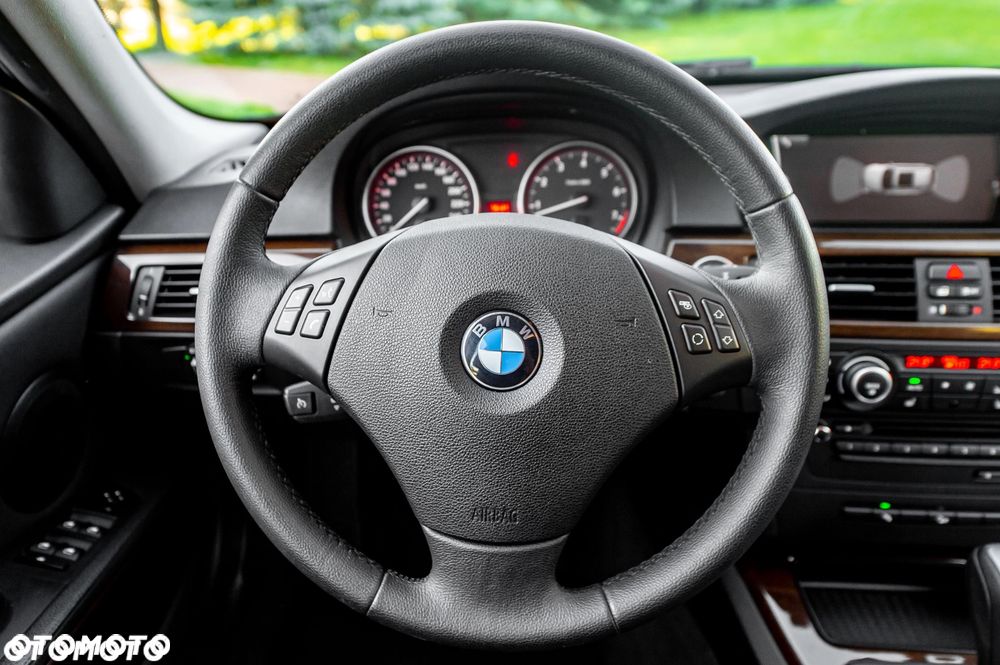 BMW Seria 3 325i xDrive Edition Exclusive - 15