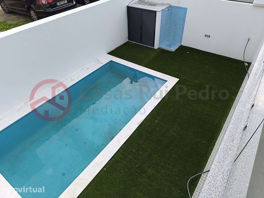 Moradia Geminada de Dois pisos com Piscina e Pérgula, Fernão Ferro - Grande imagem: 4/35