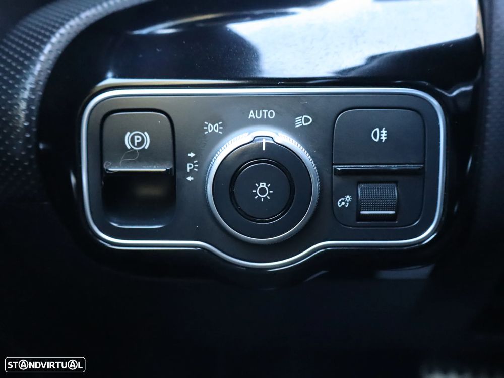 Mercedes-Benz A 250 e AMG Line - 18