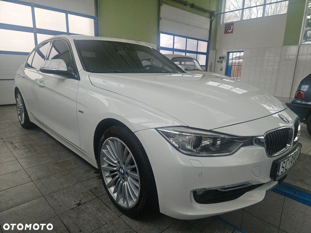 BMW Seria 3 330d Blue Performance Luxury Line - 2
