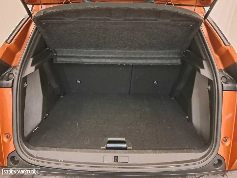 Peugeot 2008 1.2 PureTech GT EAT8 - 11