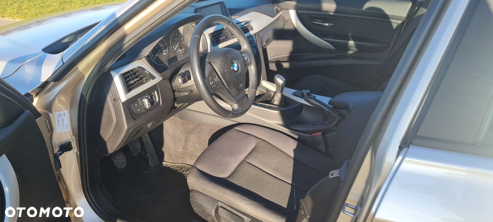 BMW Seria 3 316i - 22