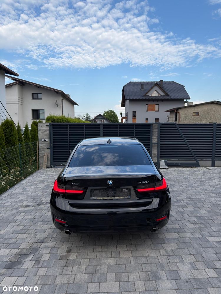 BMW Seria 3 330i xDrive Sport Line - 16
