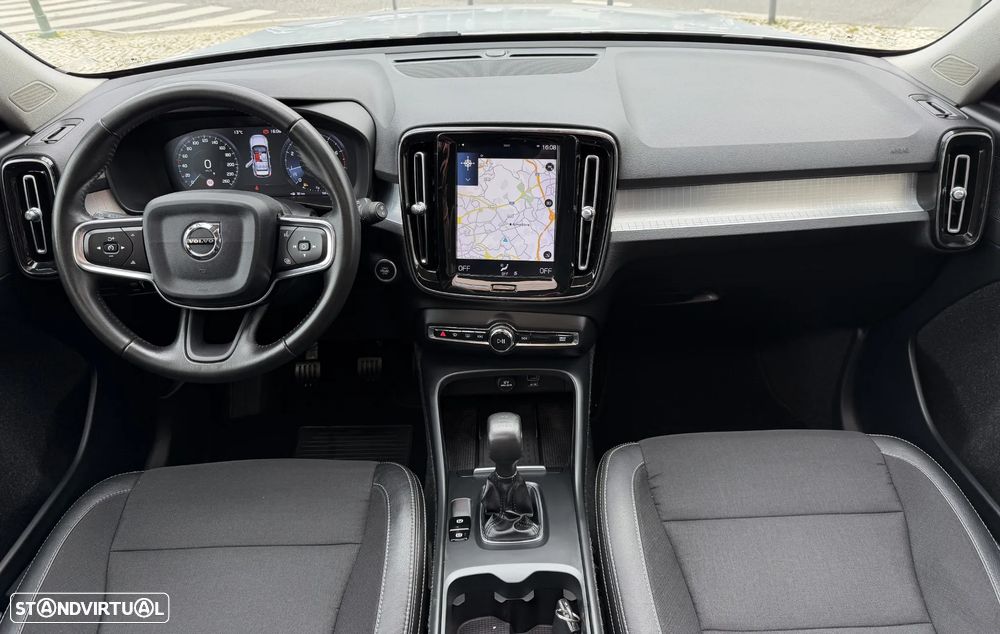 Volvo XC 40 1.5 T3 Momentum Tech Edition - 33