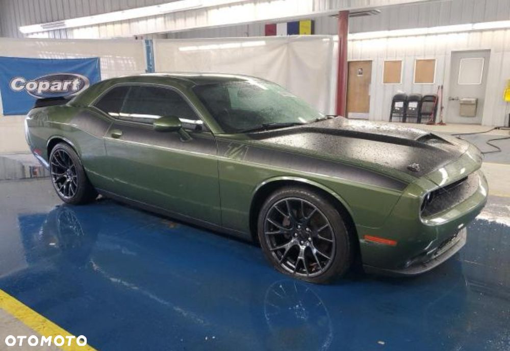 Dodge Challenger - 14