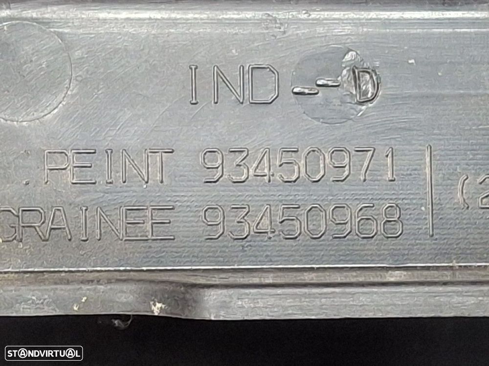 Moldura Farolim Traseiro Direito Opel Vivaro B Caixa (X82) - 3