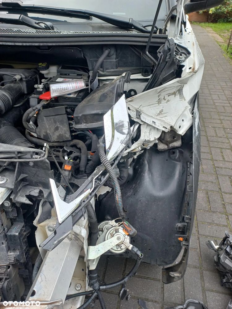 Peugeot 3008 1.5 BlueHDi Allure S&S EAT8 - 16