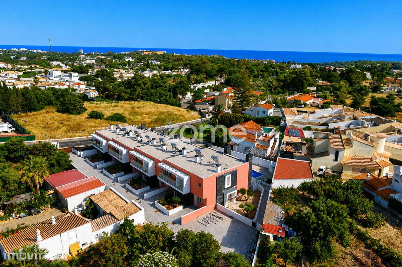 Moradia em Banda Contemporânea na Branqueira, Albufeira - Grande imagem: 3/22