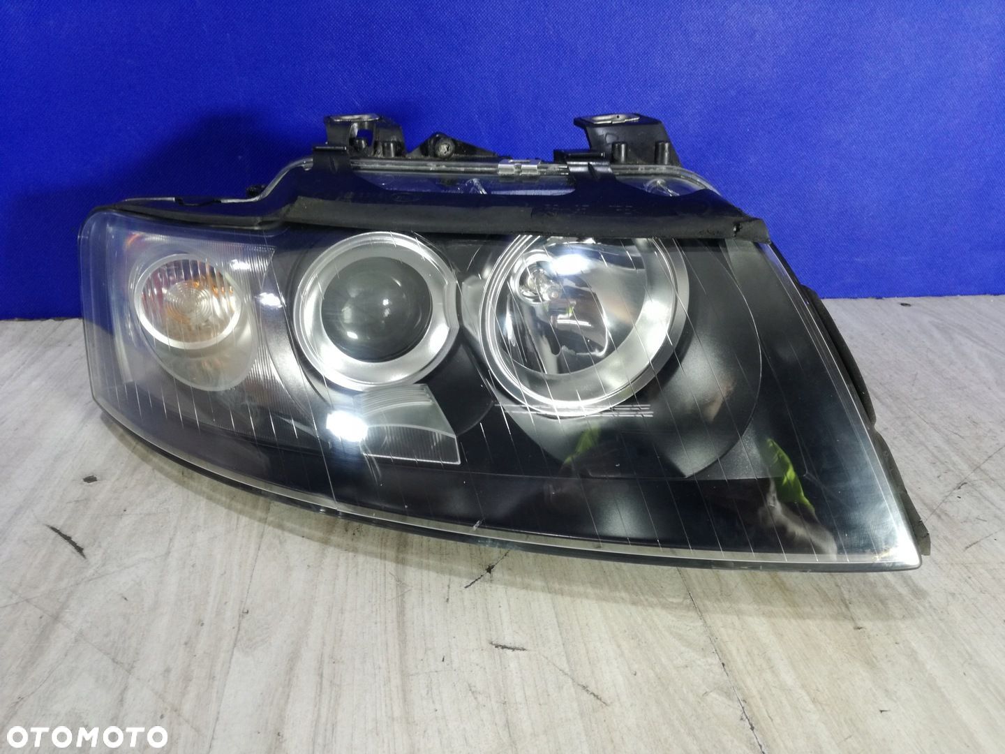 Audi A4 B6 00/04 cabrio lampa reflektor prawa przód Europa - 1