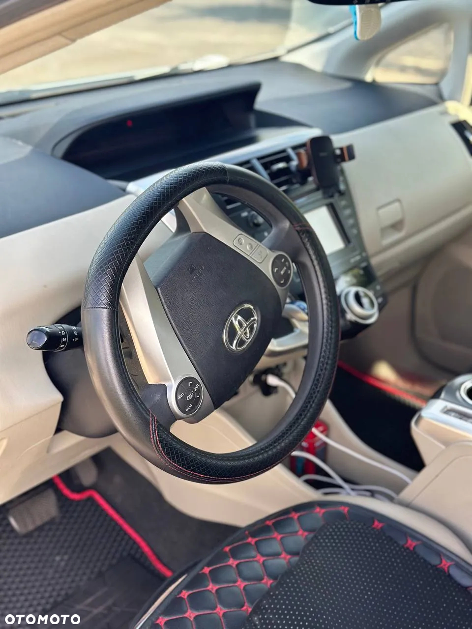 Toyota Prius+ (Hybrid) - 12