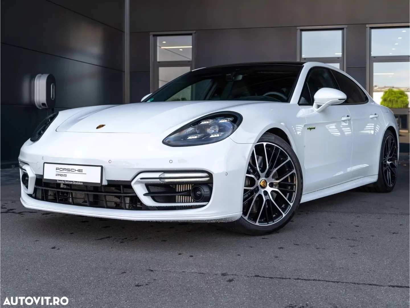 Porsche Panamera 4 E-Hybrid Platinum Edition - 4