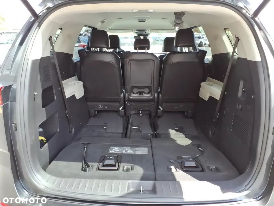Kia Carnival - 21