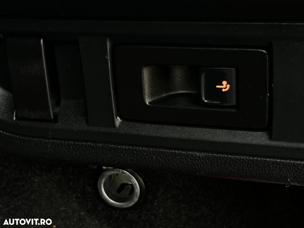 Skoda Octavia 2.0 TDI DSG RS Plus - 29