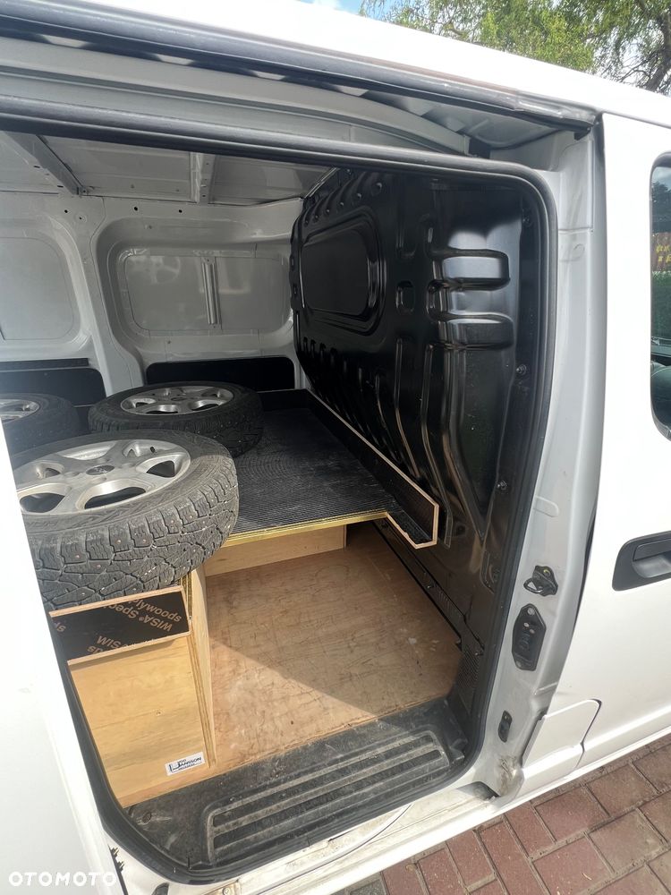 Nissan NV200 - 16