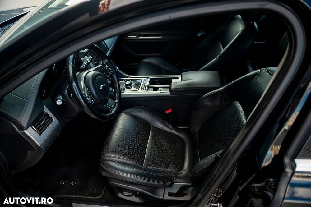 Jaguar XF 20d RWD Prestige - 13