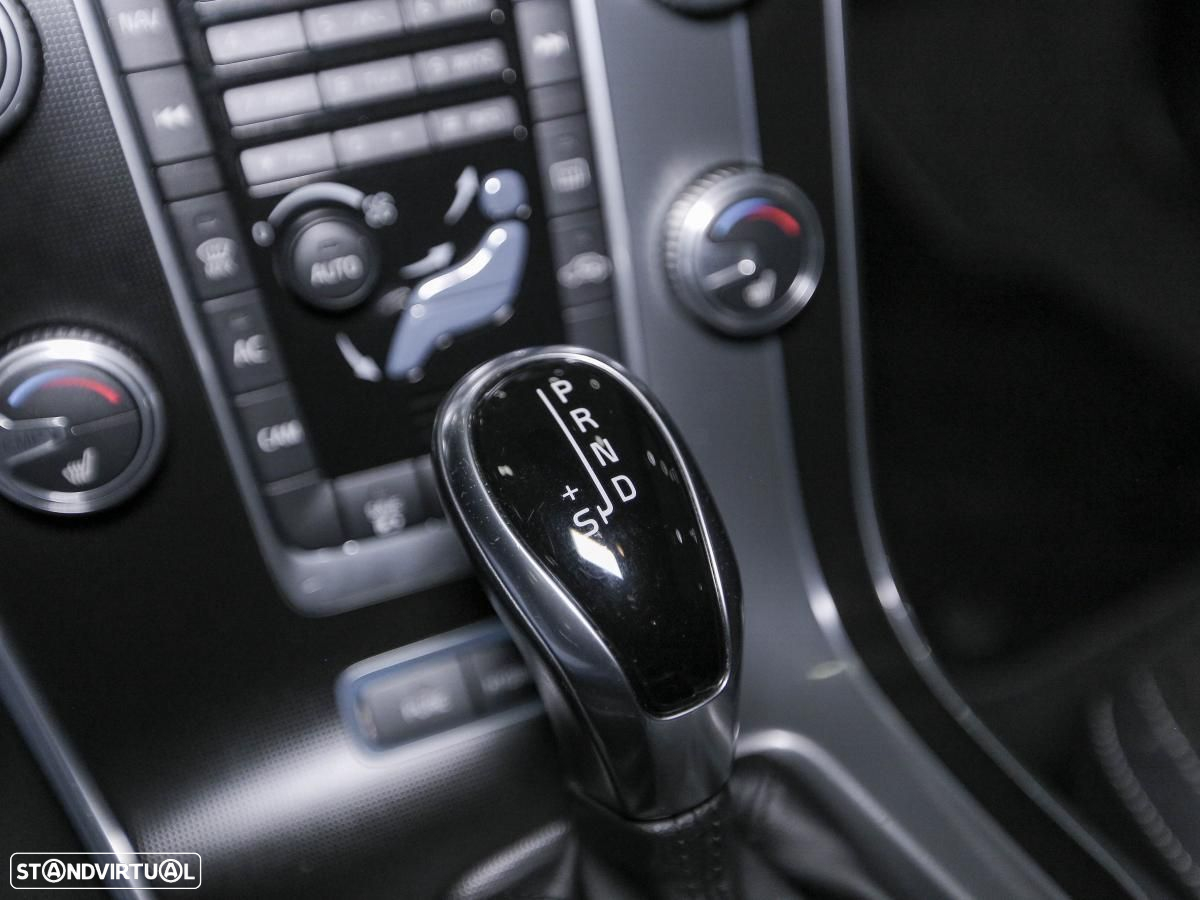 Volvo V60 2.4 D6 R-Design Sum.AWD Phev - 19