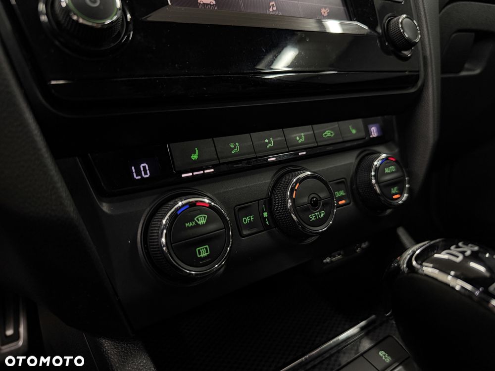 Skoda Octavia 2.0 TDI DSG RS - 17