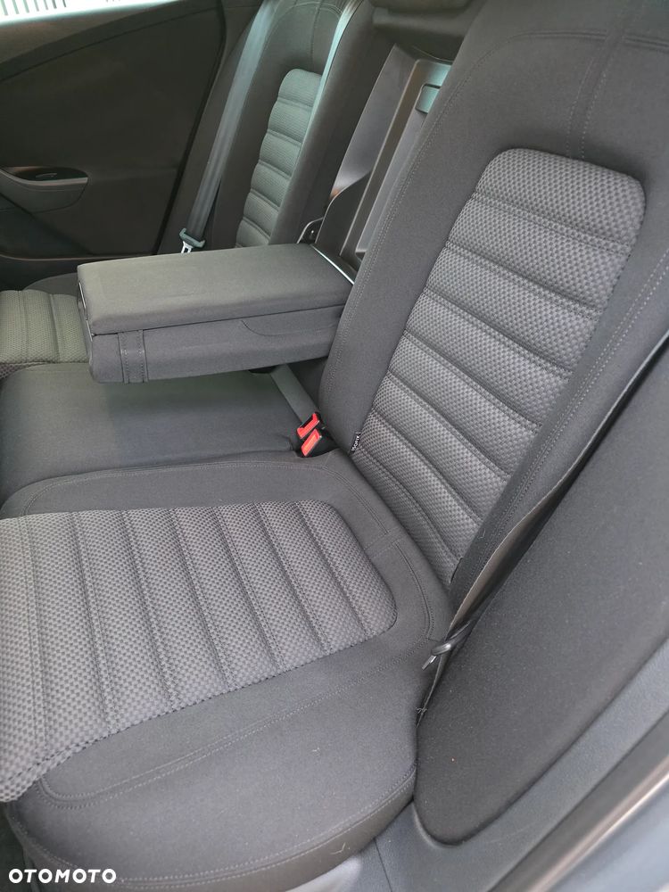 Volkswagen Passat 2.0 TDI DPF BlueMotion Technology Sportline - 14