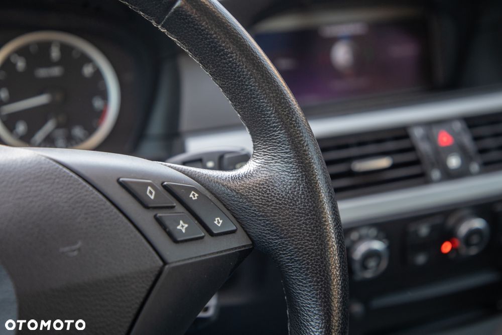 BMW Seria 5 525d - 22