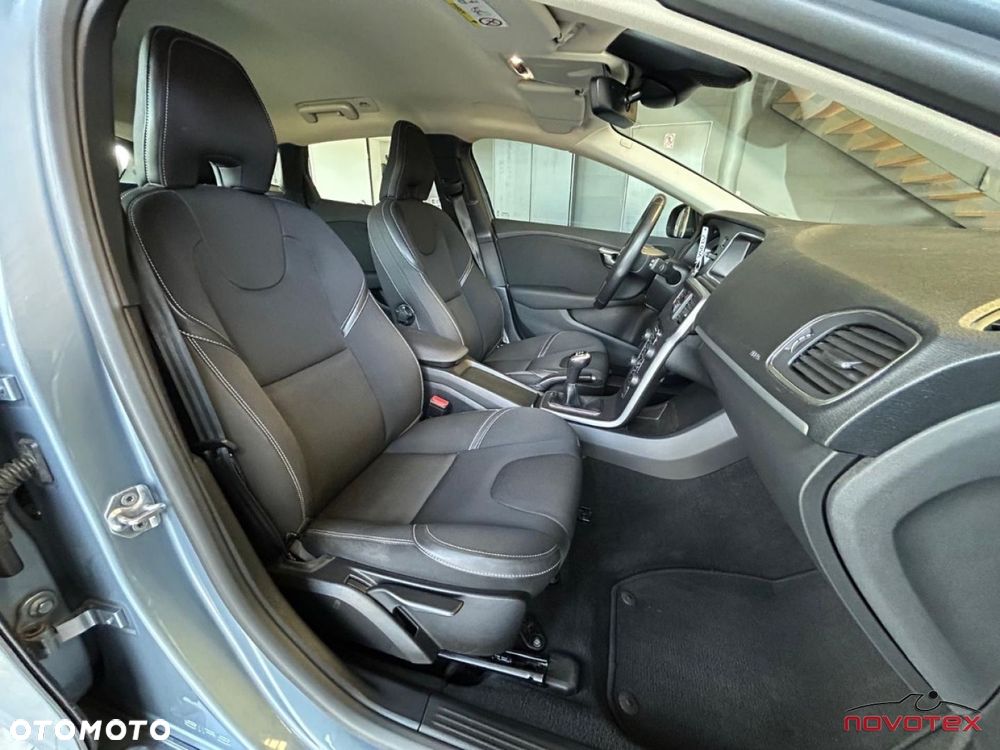 Volvo V40 D2 Drive-E Momentum - 19