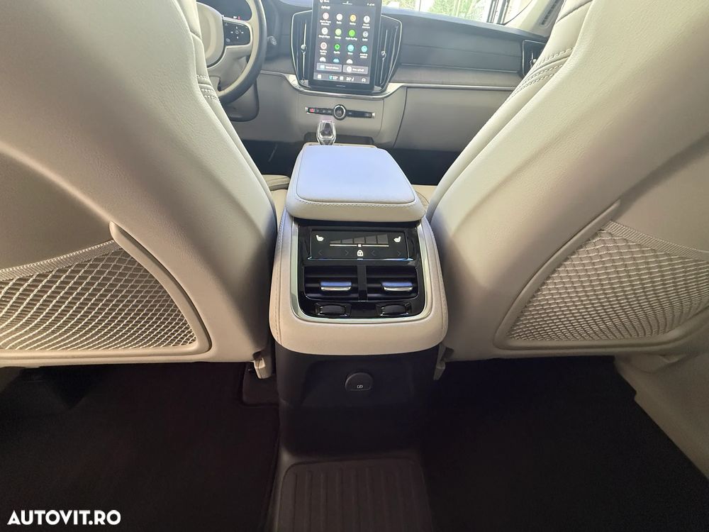 Volvo XC 90 T8 AWD PHEV Ultra Bright - 29