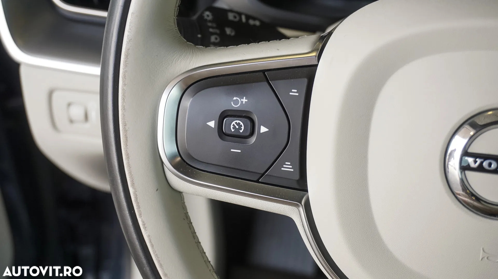 Volvo XC 60 T8 Twin Engine AWD Geartronic Momentum - 18