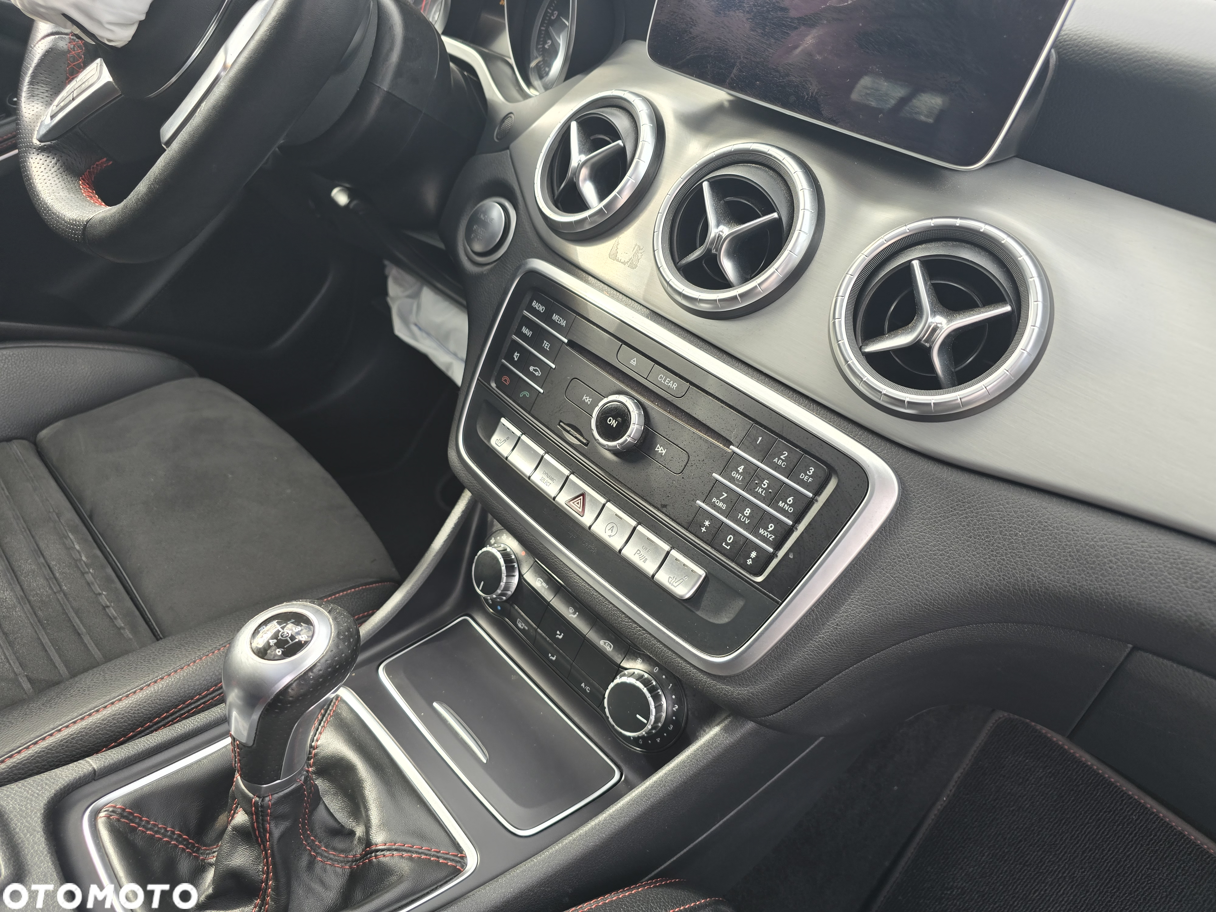 Mercedes-Benz CLA Shooting Brake 180 AMG Line - 16