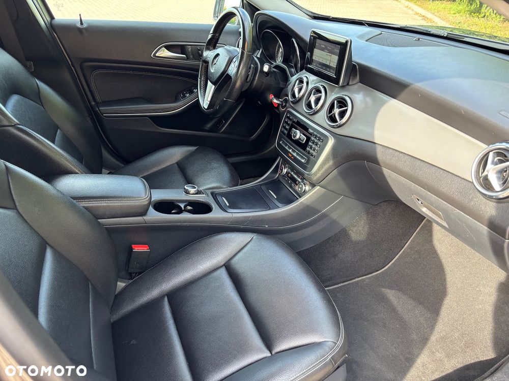 Mercedes-Benz GLA 250 7G-DCT - 15