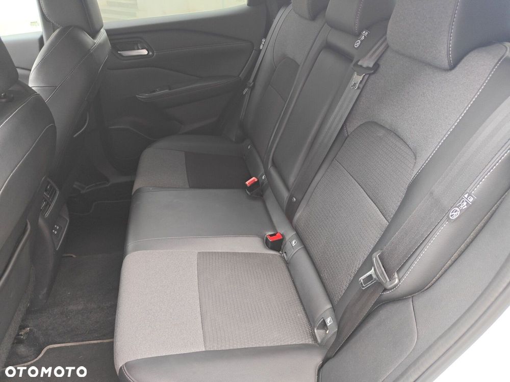 Nissan Qashqai 1.3 DIG-T mHEV N-Connecta Xtronic - 17