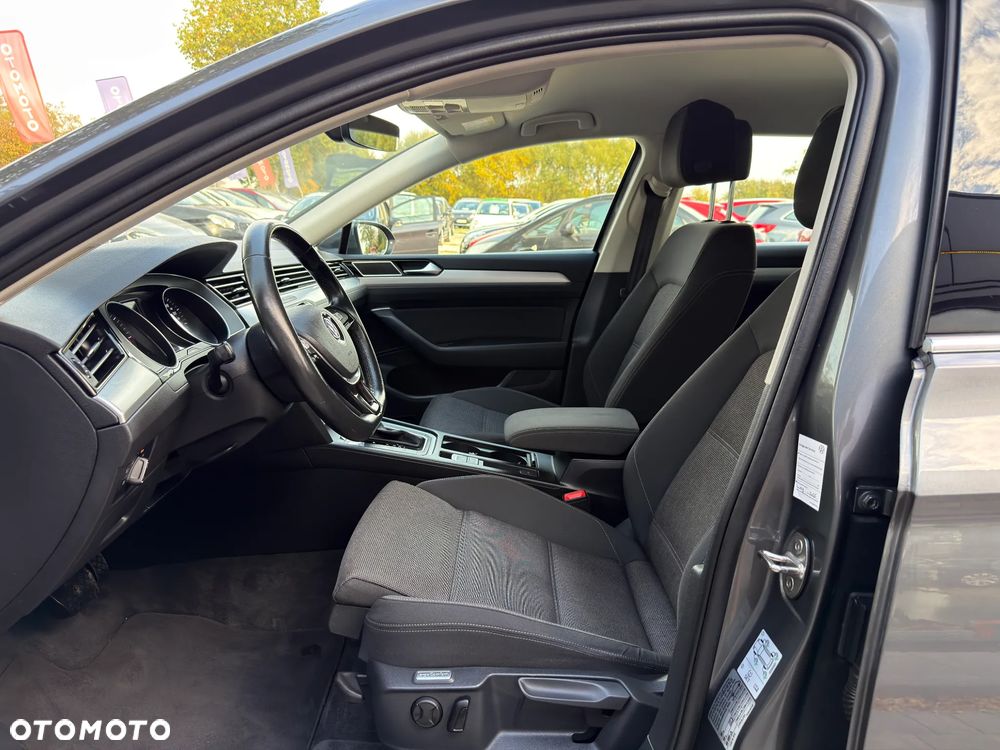 Volkswagen Passat - 25