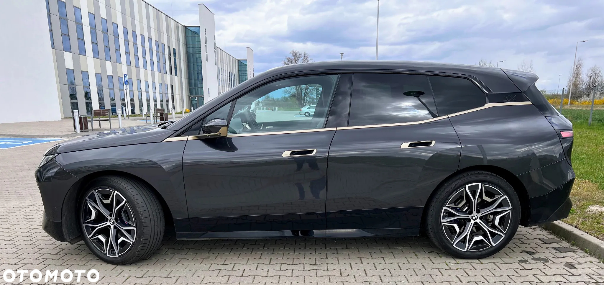 BMW iX - 5