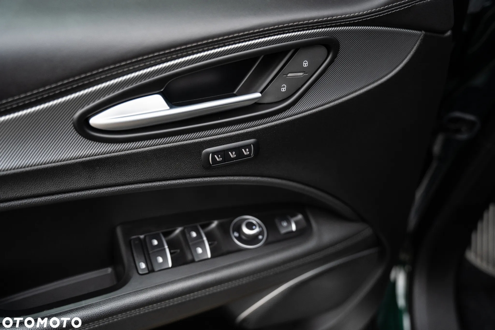 Alfa Romeo Stelvio 2.0 Turbo 16V AT8-Q4 Veloce - 29
