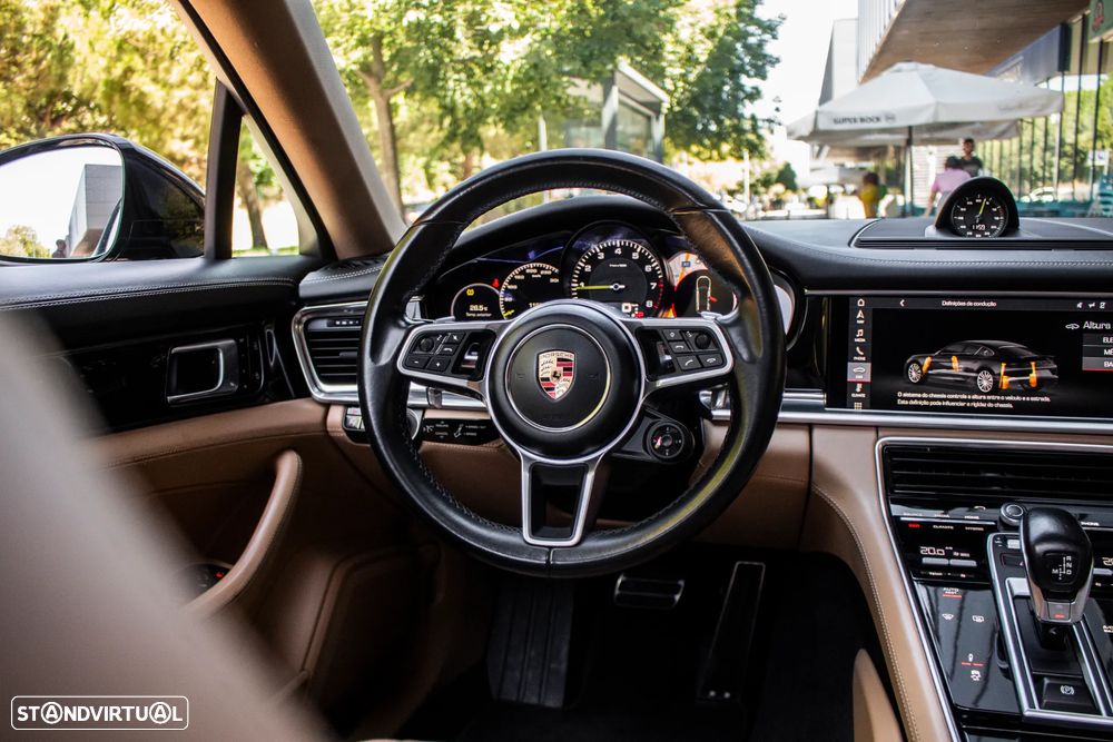 Porsche Panamera 4 E-Hybrid - 35