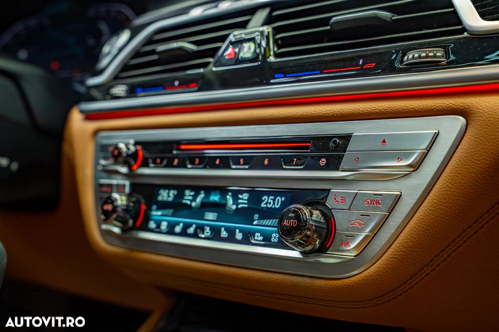 BMW Seria 7 740d xDrive MHEV - 16