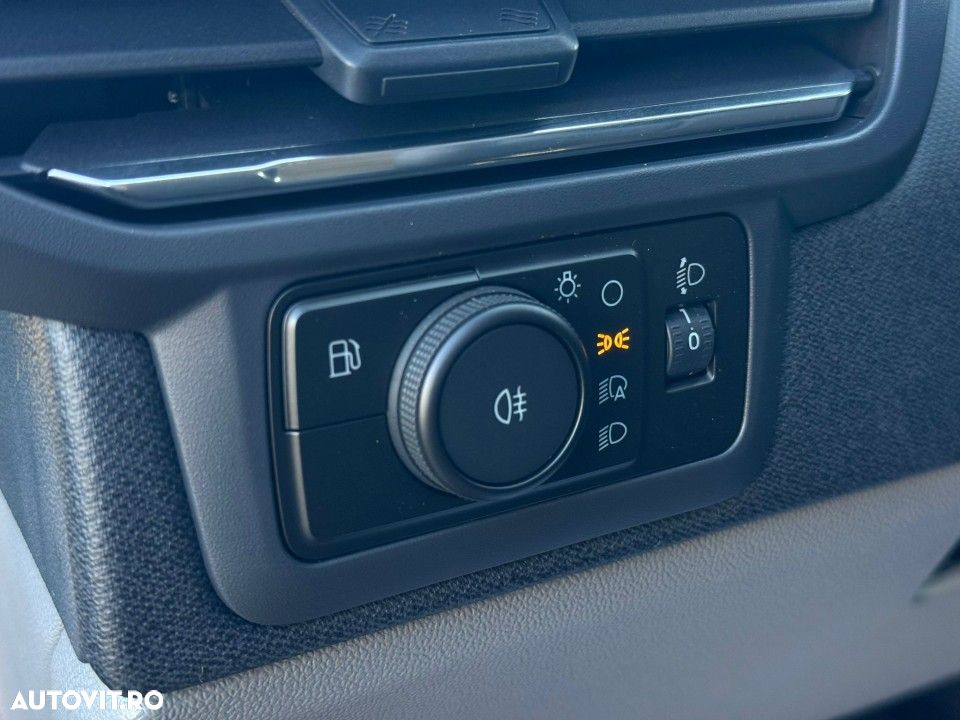 Ford Tourneo Custom - 22